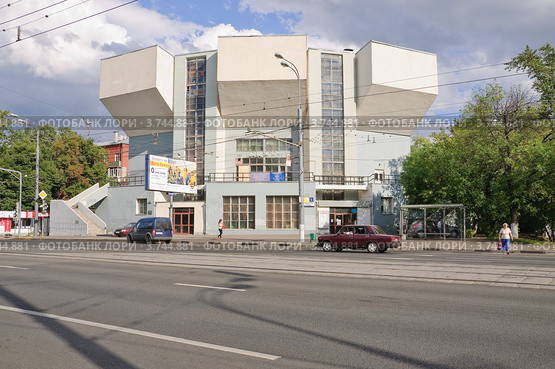 Театр Романа Виктюка, бывший клуб (дом культуры) имени И.В. Русакова (2012 год). Редакционное фото, фотограф Алёшина Оксана / Фотобанк Лори