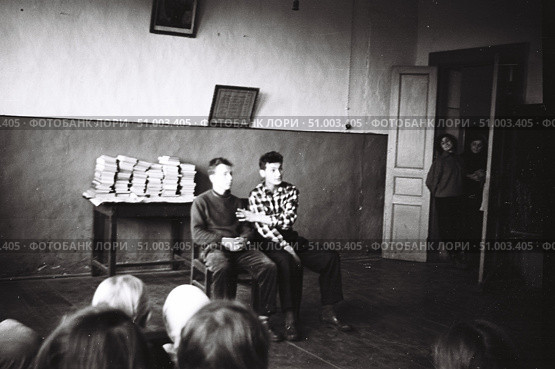 Театральная сценка. Концерт самодеятельности в деревенской школе, 1950-е годы. Стоковое фото, фотограф Retro / Фотобанк Лори