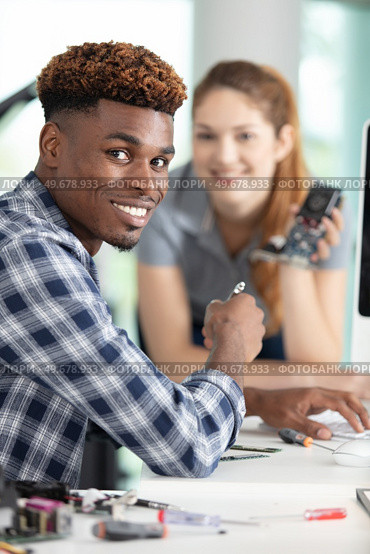 technical vocational training in industry. Стоковое фото, агентство Ingram Publishing / Фотобанк Лори