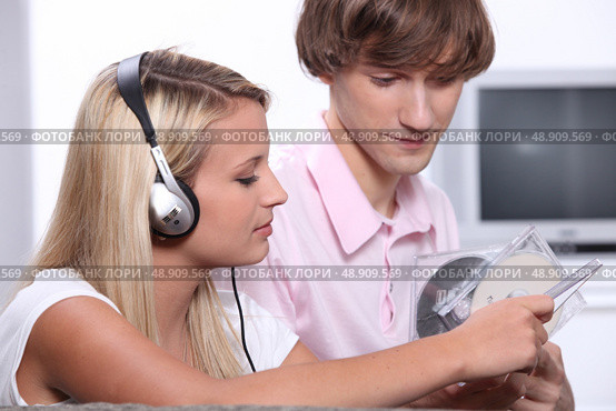 Teenage boy and girl. Стоковое фото, агентство Ingram Publishing / Фотобанк Лори