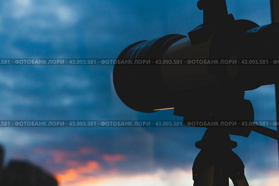 Telescope and night sky. Stargazing. Astronomer at the observatory. Стоковое фото, фотограф Алексей Круковский / Фотобанк Лори