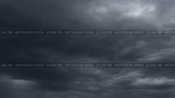 Темные тучи быстро движутся по небу, таймлапс. Стоковое видео, видеограф Михаил Коханчиков / Фотобанк Лори