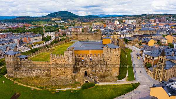 Templar castle in Ponferrada. Стоковое фото, фотограф Яков Филимонов / Фотобанк Лори