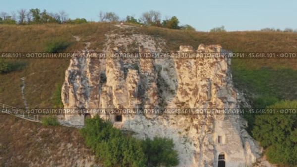 temple in a white chalk rock in Divnogorye. Стоковое видео, видеограф Михаил Коханчиков / Фотобанк Лори