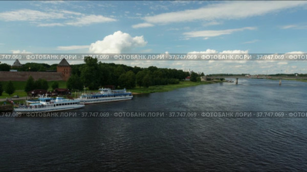 Теплоход разворачивается и швартуется. time-lapse 4К. Стоковое видео, видеограф Руслан Лесков / Фотобанк Лори