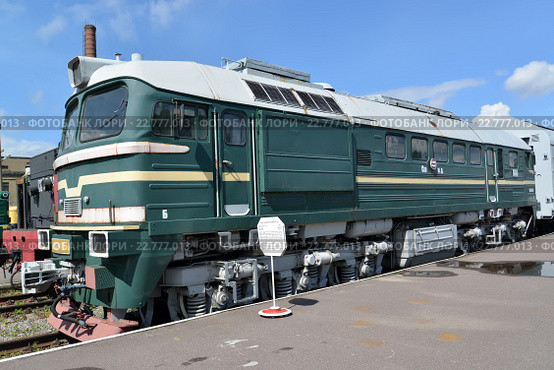 Тепловоз ДМ62-1731 у перрона Варшавского вокзала. Центральный музей Октябрьской железной дороги, Санкт-Петербург (2015 год). Редакционное фото, фотограф Ирина Борсученко / Фотобанк Лори