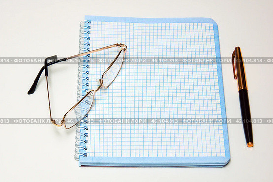 Тетрадь чистый лист очки ручка для записей объявлений текста Notebook blank sheet glasses pen. Стоковое фото, фотограф Константин Козлов / Фотобанк Лори