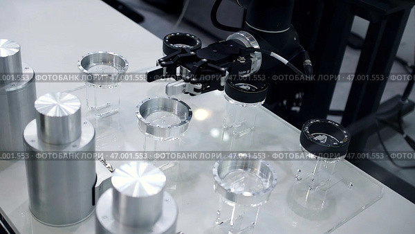 The Advanced Robotic Arm is revolutionizing the Precision Manufacturing Area significantly. Стоковое фото, фотограф David Kashakhi / Фотобанк Лори
