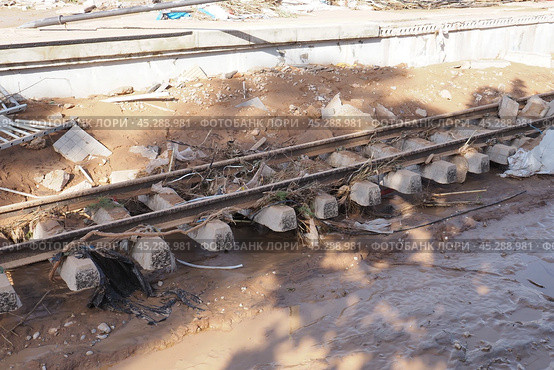 The aftermath of hurricane Dana in Valencia, Spain - Damaged railway tracks after devastating flood in Valencia. Стоковое фото, фотограф Данил Руденко / Фотобанк Лори
