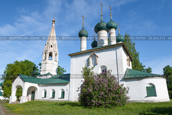 The ancient Church of St. Nicholas the Wonderworker in the Rublenny Gorod (1695) on a sunny May day. Golden Ring of Russia, Yaroslavl (2024 год). Стоковое фото, фотограф Виктор Карасев / Фотобанк Лори
