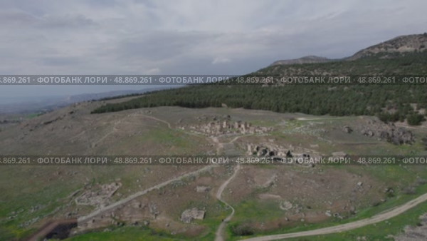 the ancient city of Hierapolis. This is an ancient city near Pamukkale. drone. Стоковое видео, видеограф German Zvyagin / Фотобанк Лори