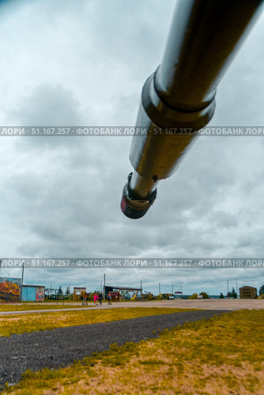 The barrel of the tank is pointed at the sky against the background of clouds. Belarus. Minsk. 10.08.25. Редакционное фото, фотограф Ярославский Максим / Фотобанк Лори