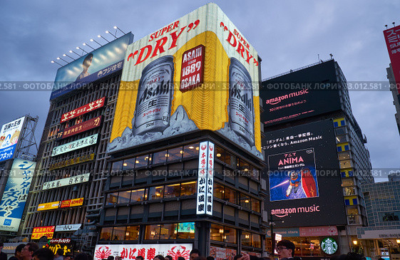 The bright neon illumination of night Dotonbori. Osaka. Japan (2019 год). Редакционное фото, фотограф Сергей Пристяжнюк (Serg Zastavkin) / Фотобанк Лори