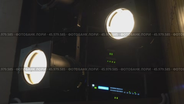 The bright white stage lighting illuminating the empty platform creates the effect of a vibrant theatrical presence. Стоковое видео, видеограф Darya Komarova / Фотобанк Лори