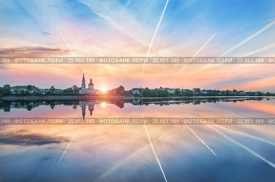 The Catherine Monastery in Tver in the early morning on the bank of the Volga and the tracks from the aircraft in the orange sky (2016 год). Стоковое фото, фотограф Baturina Yuliya / Фотобанк Лори