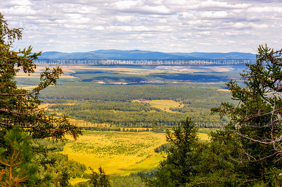 the city of Beloretsk located among the Ural taiga and mountain peaks on a summer day. Стоковое фото, фотограф Акиньшин Владимир / Фотобанк Лори
