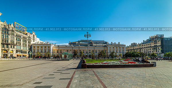 The city of Moscow.Theatre Square, Maly Theatre.Russia.2020. Редакционное фото, фотограф Виктор Сарафинчан / Фотобанк Лори