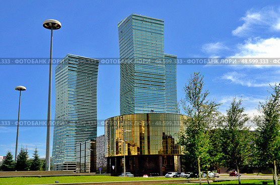 The construction of modern buildings in Astana, Kazakhstan (2011 год). Редакционное фото, фотограф Александр Карпенко / Фотобанк Лори