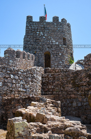 The curtain walls and solid tower of the Castle of the Moors. Sintra. Portugal (2016 год). Стоковое фото, фотограф Сергей Пристяжнюк (Serg Zastavkin) / Фотобанк Лори