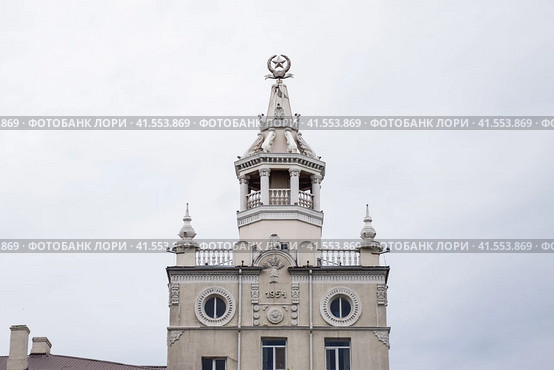 The dome of the building in Novorossiysk on the embankment of Admiral Serebryakov. (2018 год). Стоковое фото, фотограф Леонид Еремейчук / Фотобанк Лори