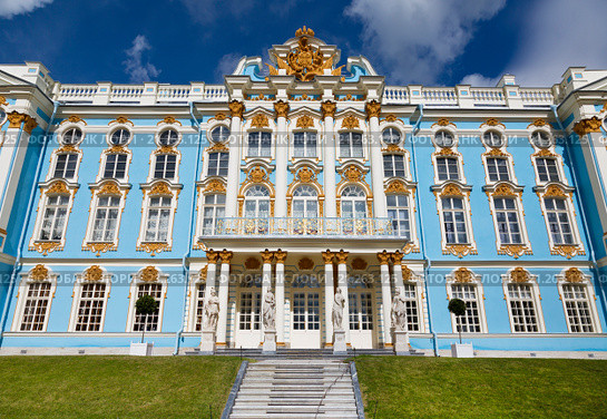 The facade of Catherine Palace. Summer view. The Tsarskoye Selo is State Museum-Preserve. Located near Saint-Petersburg (2015 год). Редакционное фото, фотограф Наталья Волкова / Фотобанк Лори