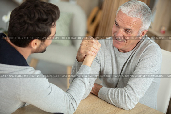 the father and son doing arm wresteling. Стоковое фото, агентство Ingram Publishing / Фотобанк Лори