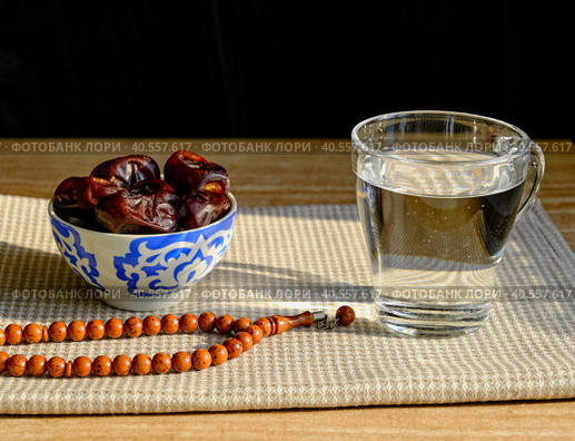 The first meal, Muslim fast Eid al, Uraza. Стоковое фото, фотограф Ирина Кононова / Фотобанк Лори