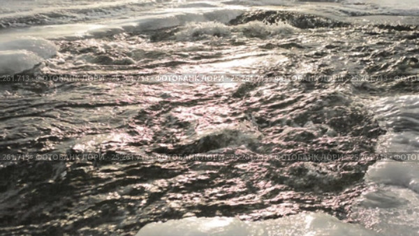 The flow of river water polynya. Стоковое видео, видеограф Great Siberia Studio / Фотобанк Лори
