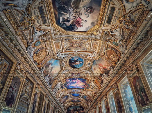 The Galerie d’Apollon a large and iconic room of the Louvre museum. Apollon gallery is a gold decorated hall with zodiac signs ornaments and murals on the walls and ceiling. Architectural masterpiece. Стоковое фото, агентство Ingram Publishing / Фотобанк Лори
