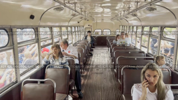 The interior of the retro MTV tram car is in motion. View from the tram cabin. Moscow Tram Festival in Moscow 08.07.2023. Редакционное видео, видеограф Ярославский Максим / Фотобанк Лори