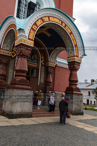 The main entrance to the Valaam Holy Transfiguration Cathedral (2021 год). Редакционное фото, фотограф Михаил Аккуратoв / Фотобанк Лори