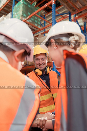 The manager encouraged the warehouse workers to work hard to get the goods out of the warehouse to finish the small merchants tonight. By joining hands and creating a boom. Стоковое фото, агентство Ingram Publishing / Фотобанк Лори
