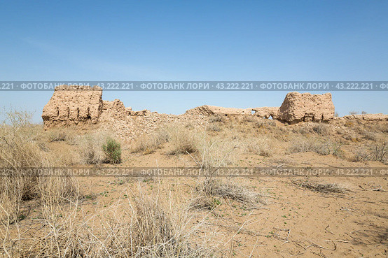 The ruins of fortress Katta Guldursun Qala (2022 год). Стоковое фото, фотограф Юлия Белоусова / Фотобанк Лори