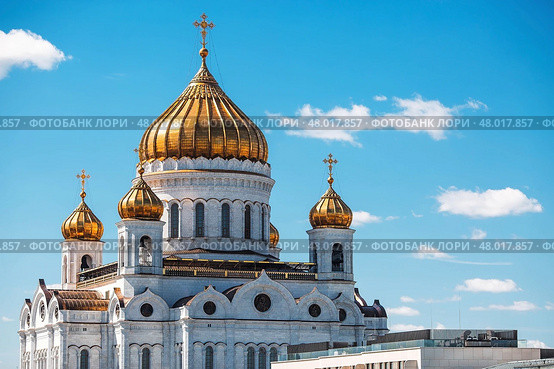 The Russian Orthodox Cathedral. Cathedral of Christ the Savior in Moscow on a sunny day. Russian Federation, Moscow, April 28, 2025.. Стоковое фото, фотограф Photojuli / Фотобанк Лори