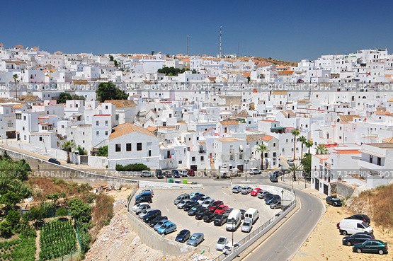 The white walled town of Vejer de La Frontera, Cadiz, Spain. Стоковое фото, агентство BE&W Photo / Фотобанк Лори