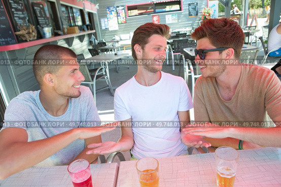 the young men and laughter. Стоковое фото, агентство Ingram Publishing / Фотобанк Лори