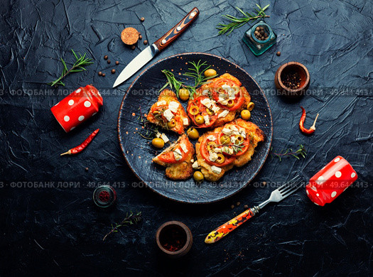 Thin layer of meat, breaded in breadcrumbs with cheese, olives and tomato. Meat dish - schnitzel. Meat schnitzel with cheese, olives and tomato. Стоковое фото, агентство Ingram Publishing / Фотобанк Лори