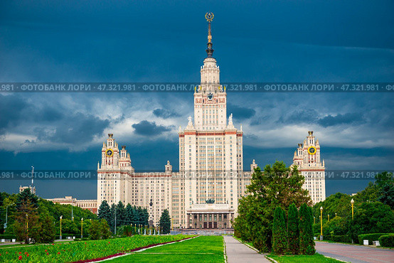 Thunderous dramatic view of the Stalin high-rise of Lomonosov Moscow State University. Russia (2017 год). Стоковое фото, фотограф Константин Лабунский / Фотобанк Лори