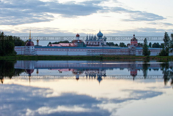 Тихвин, Тихвинский Богородичный Успенский мужской монастырь (2015 год). Стоковое фото, фотограф Литвяк Игорь / Фотобанк Лори