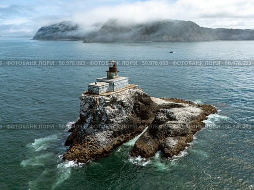 Tillamook Lighthouse Pacific Ocean Shore Coast. Стоковое фото, фотограф Mark Agnor / Фотобанк Лори