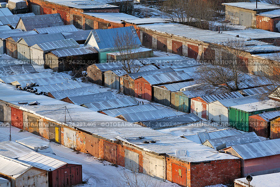 Типовой гаражный кооператив в России (2016 год). Стоковое фото, фотограф Александр Тарасенков / Фотобанк Лори