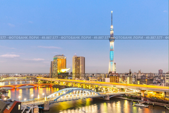 Tokyo skytree illumination at dusk Japan. Стоковое фото, агентство Ingram Publishing / Фотобанк Лори