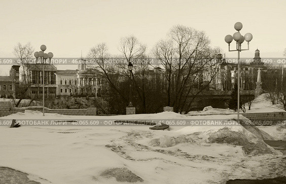 Томск. Вид на Каменный мост с набережной реки Ушайки (2011 год). Стоковое фото, фотограф Евгения Солдатова / Фотобанк Лори