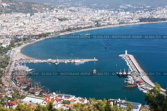 Top view at the Alanya city and port. Panoramic view, Antalya province, Turkey (2020 год). Стоковое фото, фотограф Кекяляйнен Андрей / Фотобанк Лори