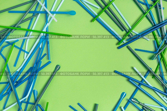 top view colorful plastic straw collection. Стоковое фото, агентство Ingram Publishing / Фотобанк Лори