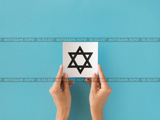 top view hands holding david s star symbol. Стоковое фото, агентство Ingram Publishing / Фотобанк Лори