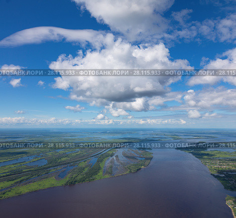 Top view of the great river during summer. Стоковое фото, фотограф Владимир Мельников / Фотобанк Лори
