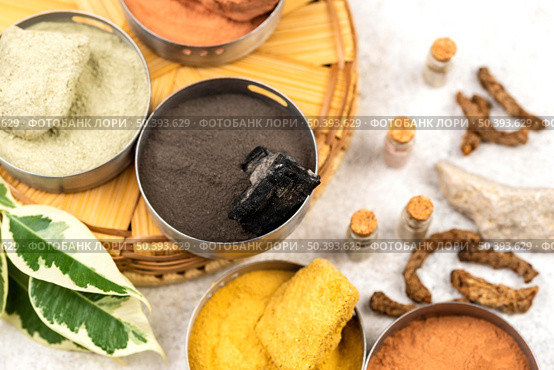 top view organic dye pigment 18. Стоковое фото, агентство Ingram Publishing / Фотобанк Лори
