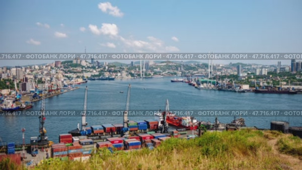 Top view. Vladivostok Commercial Sea Port. Industrial port with containers in Vladivostok. Стоковое видео, видеограф Mikhail Davidovich / Фотобанк Лори