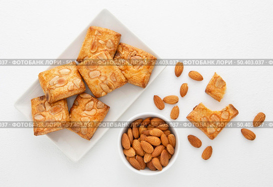top view yummy biscuits with almonds. Стоковое фото, агентство Ingram Publishing / Фотобанк Лори